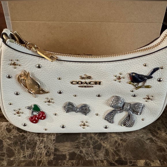 NWT Coach Teri Shoulder Bag with Pins, Pebble Leather Chalk New 2025. - Picture 2 of 16